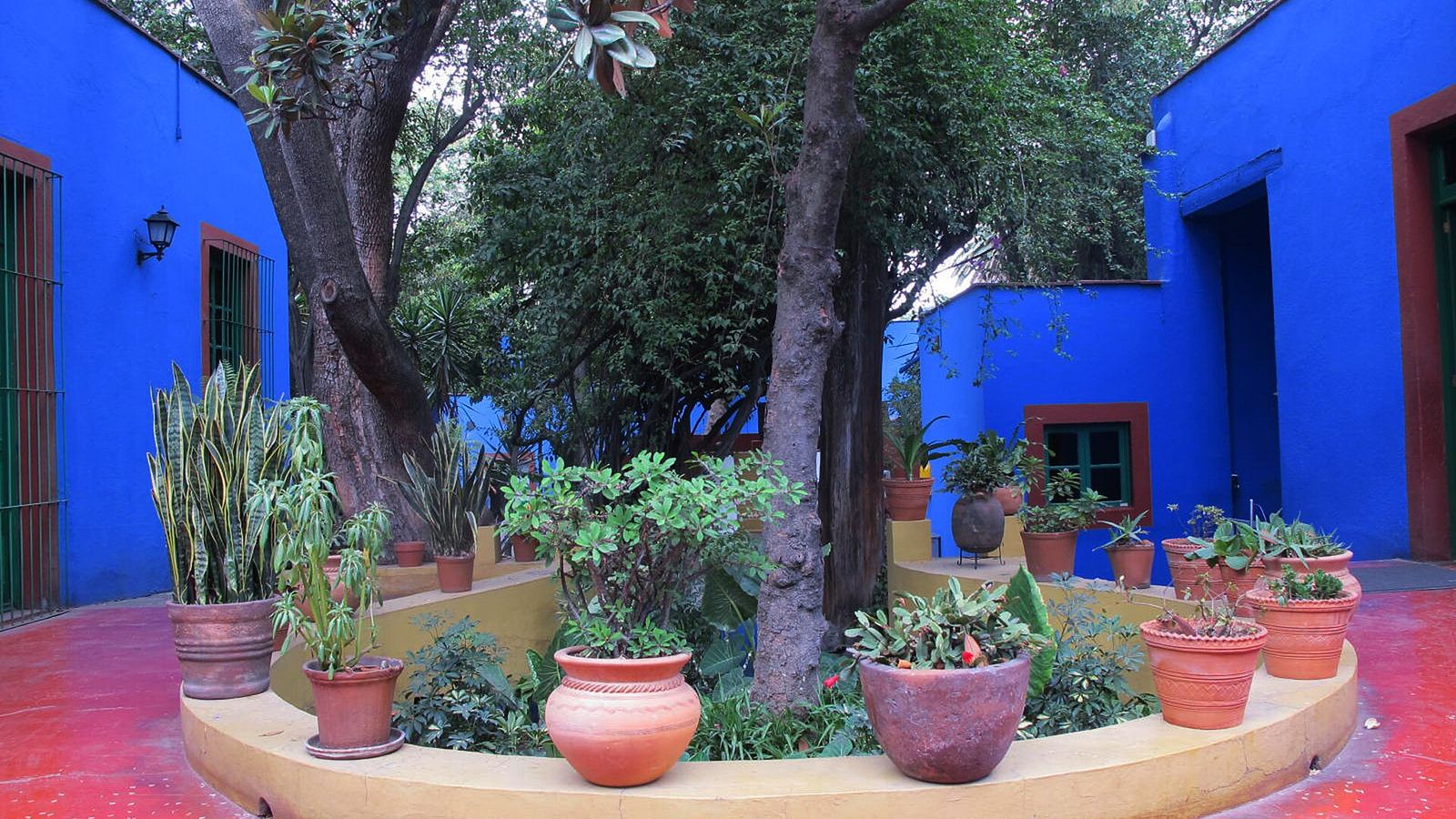 The blue walls of the Casa Azul in Coyoacán